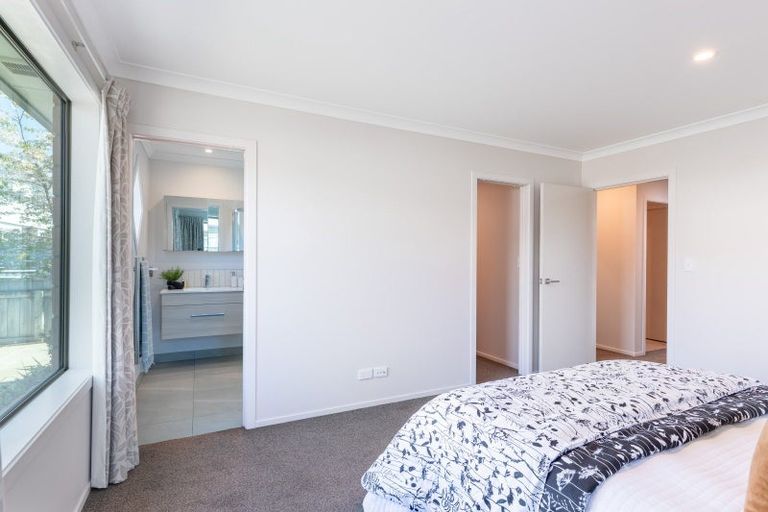 Photo of property in 2 Yeats Grove, Trentham, Upper Hutt, 5018