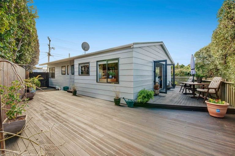 Photo of property in 39 D'oyly Drive, Stanmore Bay, Whangaparaoa, 0932