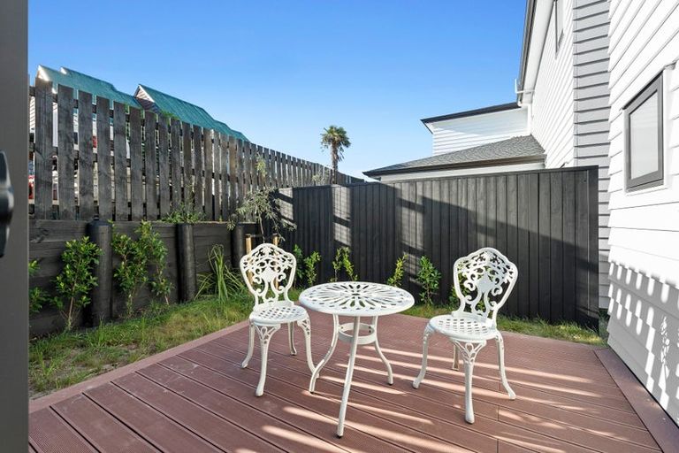 Photo of property in 8a Claridge Street, Glen Eden, Auckland, 0602