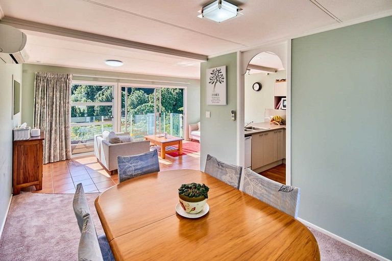 Photo of property in 5 Panorama Grove, Harbour View, Lower Hutt, 5010