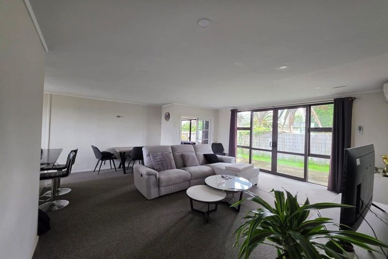 Photo of property in 2/57 Cardiff Road, Pakuranga, Auckland, 2010