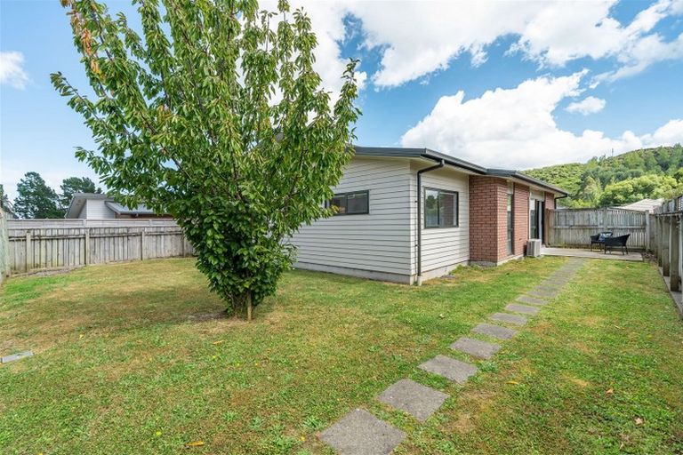 Photo of property in 17 Sunstone Crescent, Brown Owl, Upper Hutt, 5018