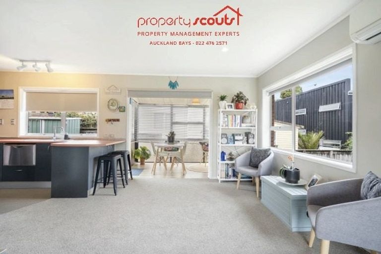 Photo of property in 2/41 Mason Street, New Lynn, Auckland, 0600
