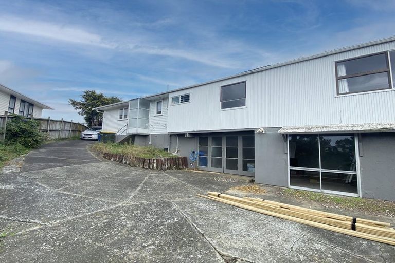 Photo of property in 31 Crocombe Crescent, Beach Haven, Auckland, 0626