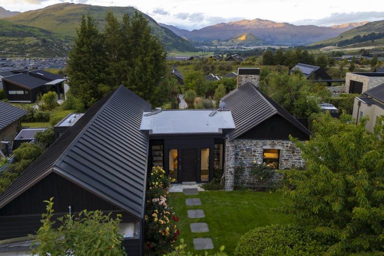 Photo of property in 8 Bretby Court, Jacks Point, Queenstown, 9371