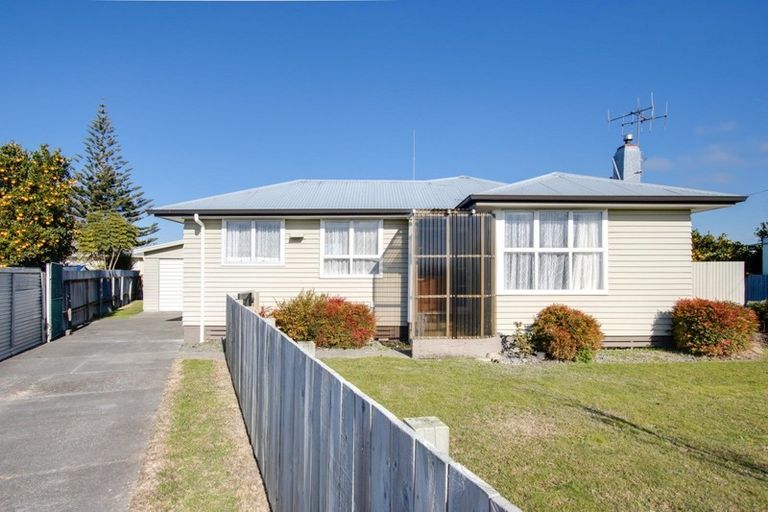 Photo of property in 8 Curling Crescent, Onekawa, Napier, 4110