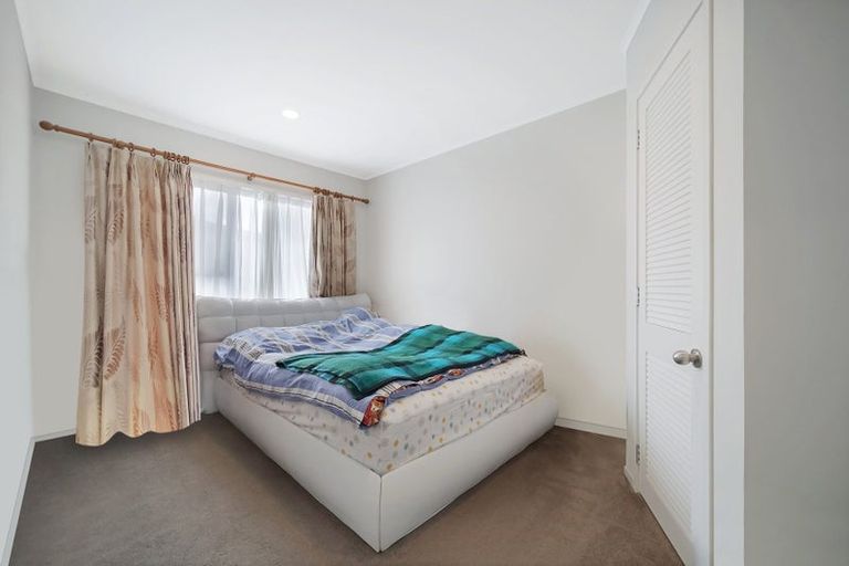 Photo of property in 2/163 Hobsonville Road, West Harbour, Auckland, 0618