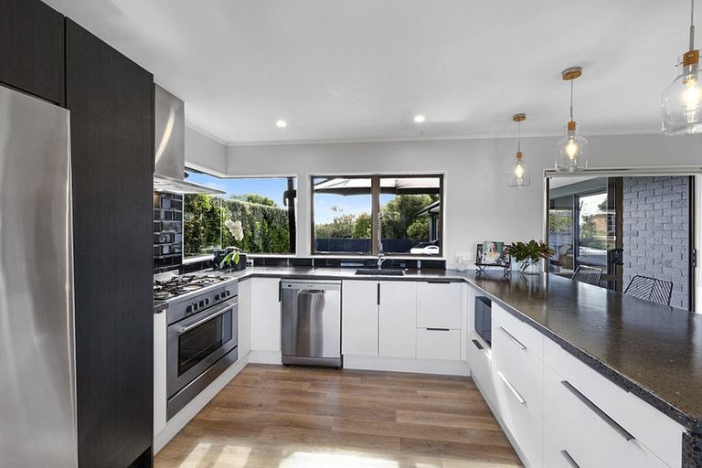 Photo of property in 40 Heta Road, Highlands Park, New Plymouth, 4312