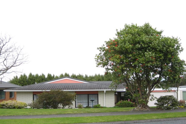 Photo of property in 10 Sandel Rise, Merrilands, New Plymouth, 4312