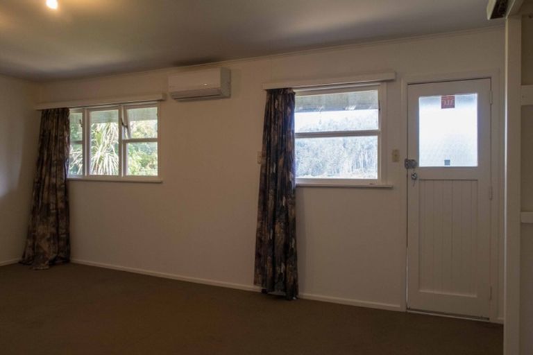 Photo of property in 30a Collier Avenue, Karori, Wellington, 6012