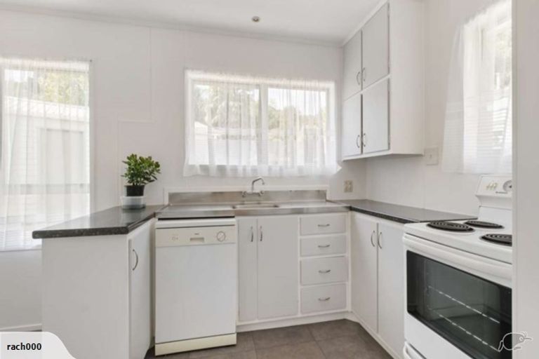 Photo of property in 28 Dingadee Street, Welcome Bay, Tauranga, 3112