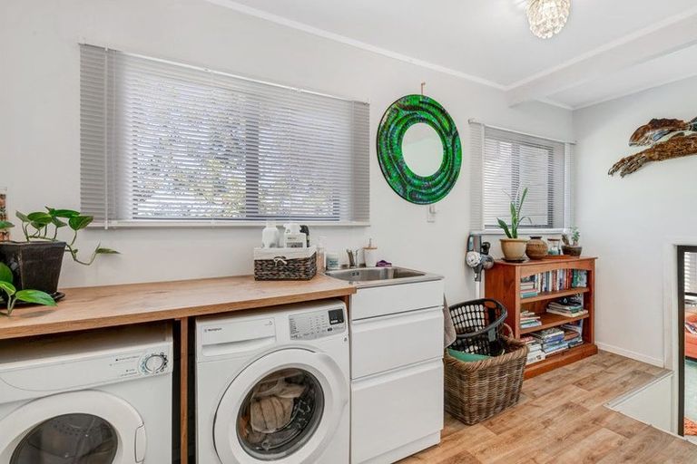 Photo of property in 2162 State Highway 16, Helensville, 0875