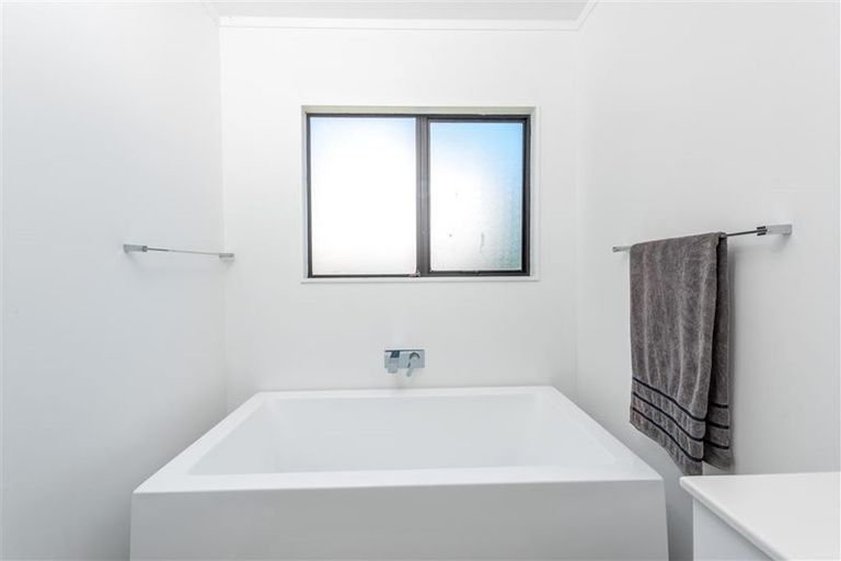 Photo of property in 2/185 Royal Road, Massey, Auckland, 0614