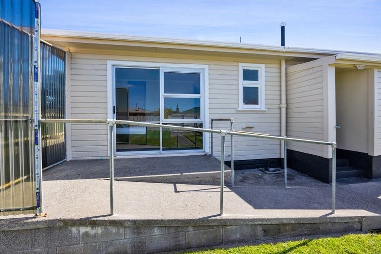 Photo of property in 84 Broadway, Waitara, 4320