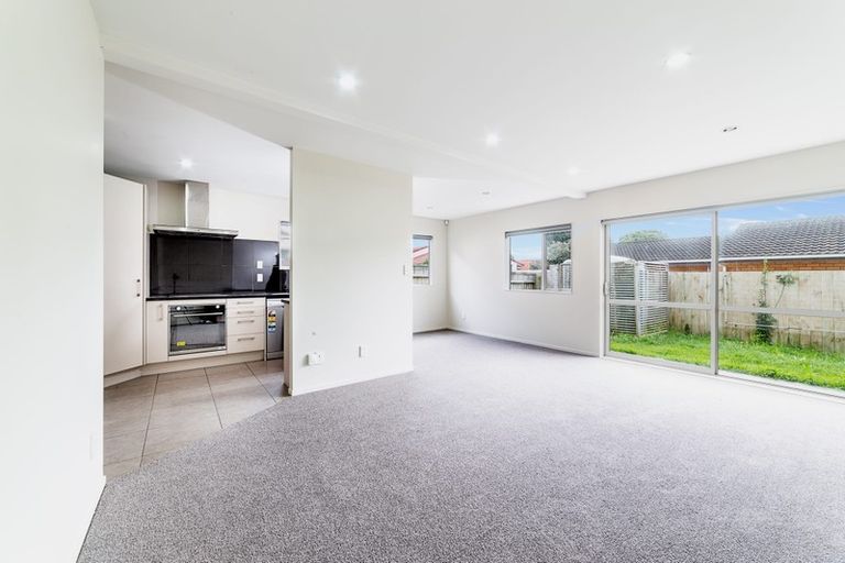 Photo of property in 17/45a Swanson Road, Henderson, Auckland, 0610