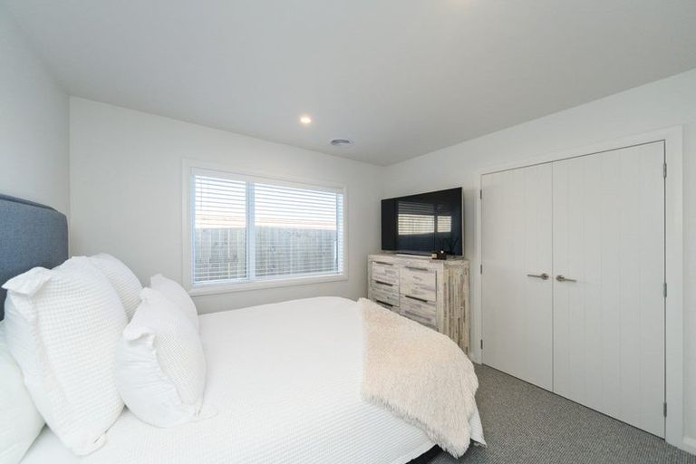 Photo of property in 10 Sardinia Grove, Fitzherbert, Palmerston North, 4410