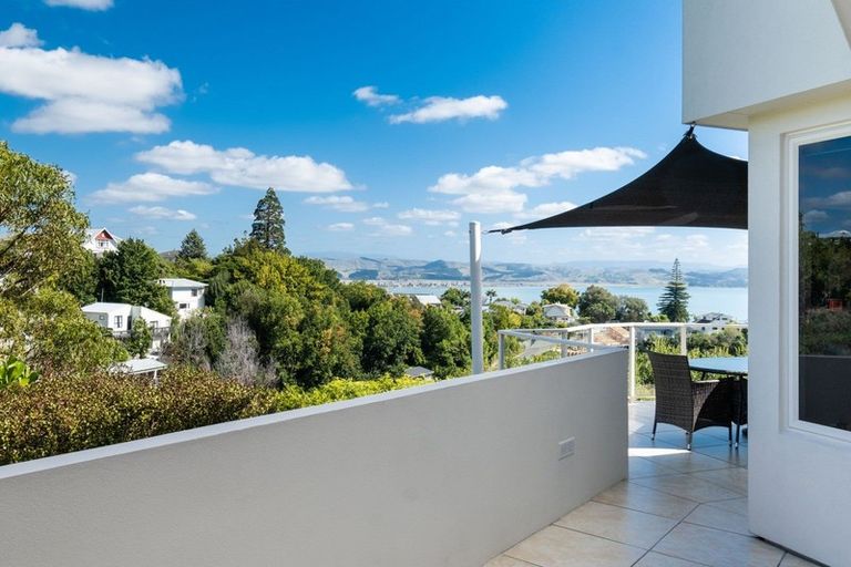 Photo of property in 6 Roslyn Road, Bluff Hill, Napier, 4110