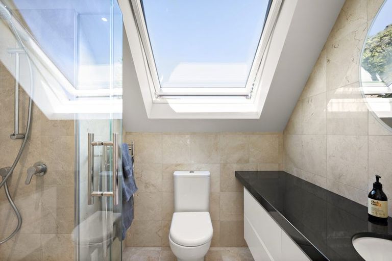 Photo of property in 60 Cheviot Road, Lowry Bay, Lower Hutt, 5013