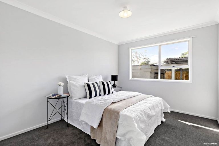 Photo of property in 2/19 Moncrieff Avenue, Clendon Park, Auckland, 2103