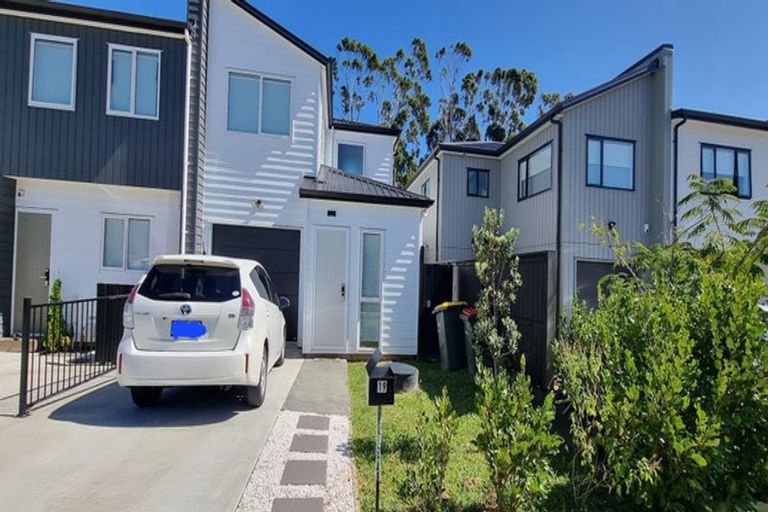 Photo of property in 19 Kaimai Avenue, Massey, Auckland, 0614