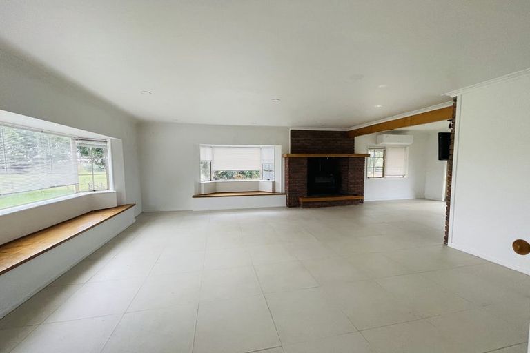 Photo of property in 11 Bream Revel Way, Karaka, Papakura, 2580