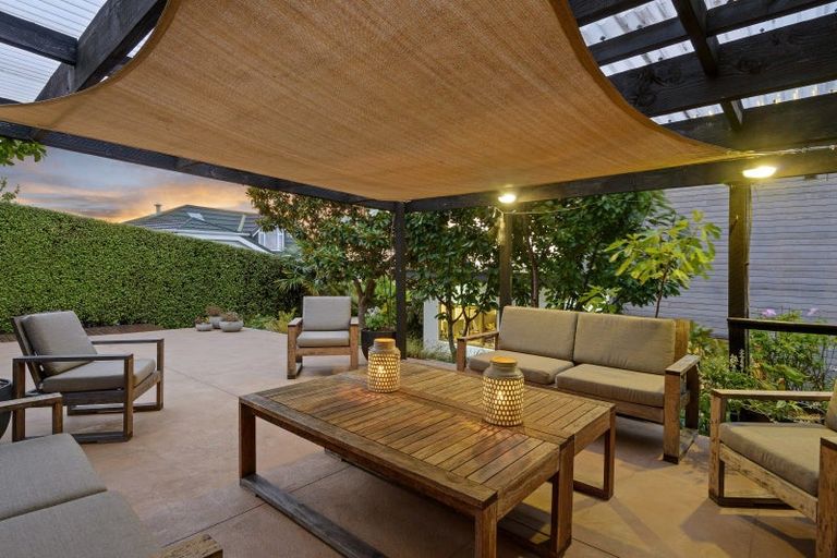 Photo of property in 42 Saint Andrews Hill Road, Mount Pleasant, Christchurch, 8081