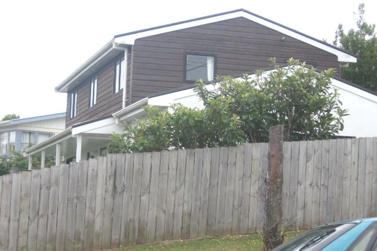 Photo of property in 2/37 Roberts Road, Glenfield, Auckland, 0629