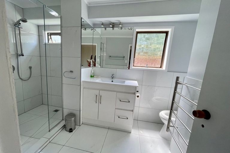 Photo of property in 14 Sheralee Place, Bucklands Beach, Auckland, 2014