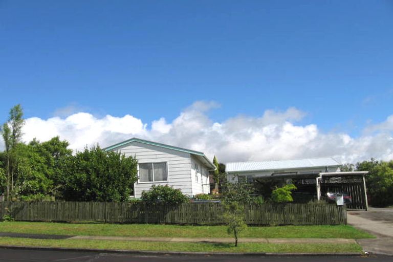Photo of property in 1/20 Denver Avenue, Sunnyvale, Auckland, 0612