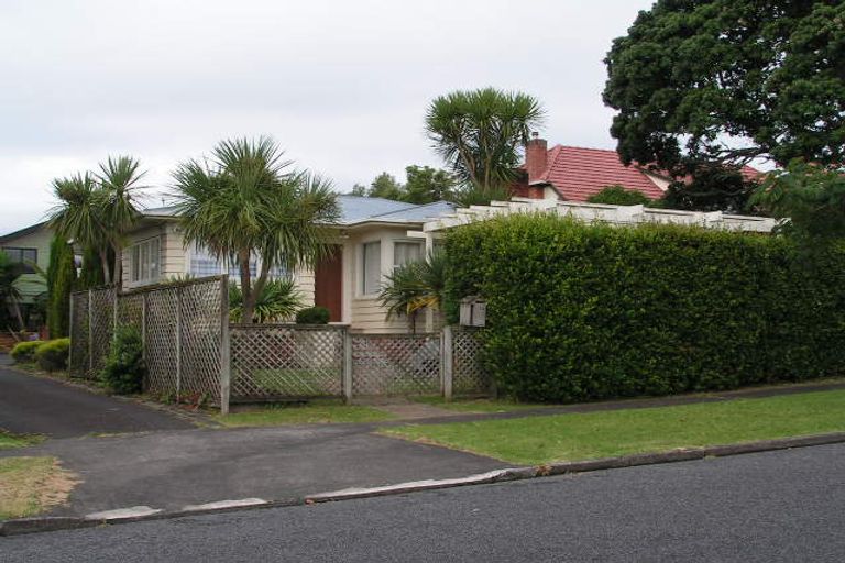 Photo of property in 2/14 Francis Street, Hauraki, Auckland, 0622