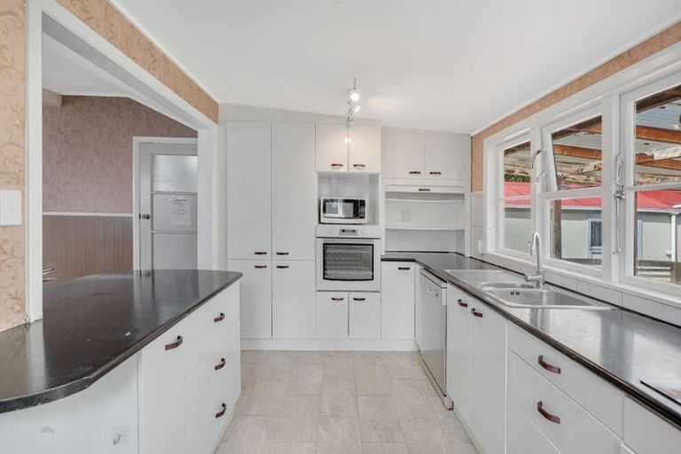 Photo of property in 28 Oxford Street, Hokowhitu, Palmerston North, 4410