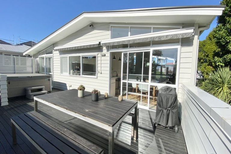 Photo of property in 33 Lynbrooke Avenue, Blockhouse Bay, Auckland, 0600