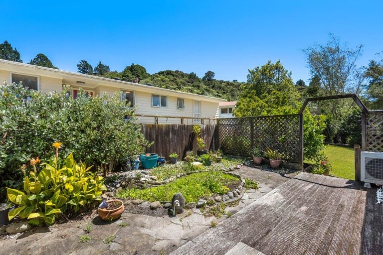 Photo of property in 2 Bogle Grove, Stokes Valley, Lower Hutt, 5019