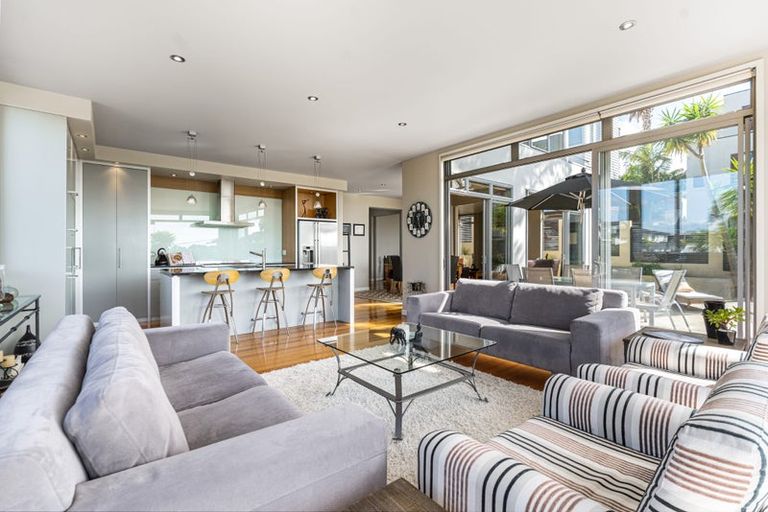 Photo of property in 18a Eastcliffe Road, Castor Bay, Auckland, 0620