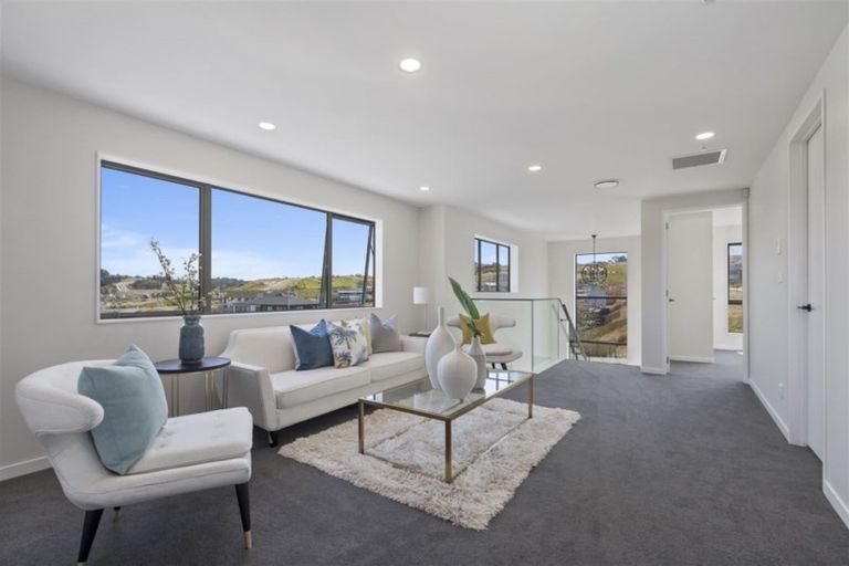 Photo of property in 22 Longshore Drive, Long Bay, Auckland, 0630