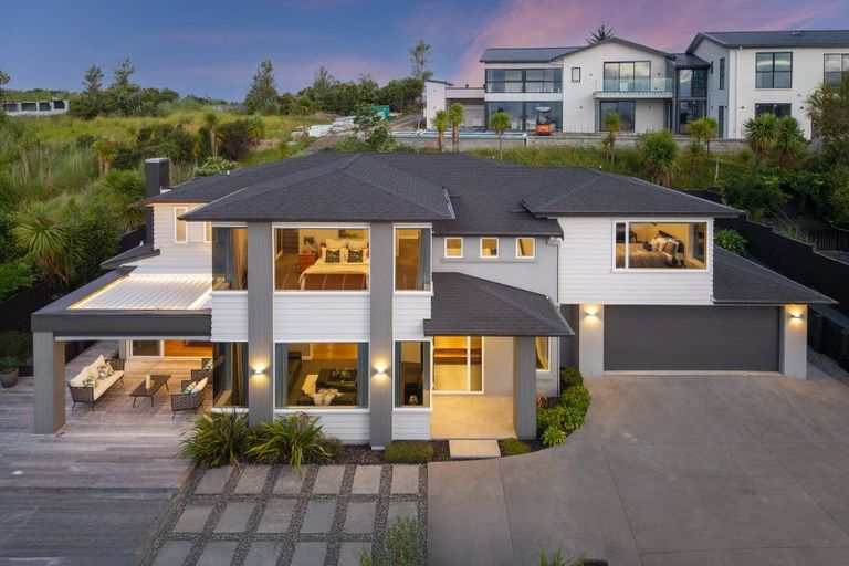 Photo of property in 62 Armstrong Farm Drive, East Tamaki Heights, Auckland, 2016