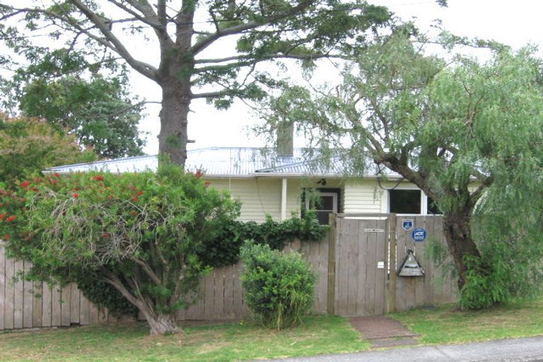 Photo of property in 2/21 Fordham Street, Beach Haven, Auckland, 0626