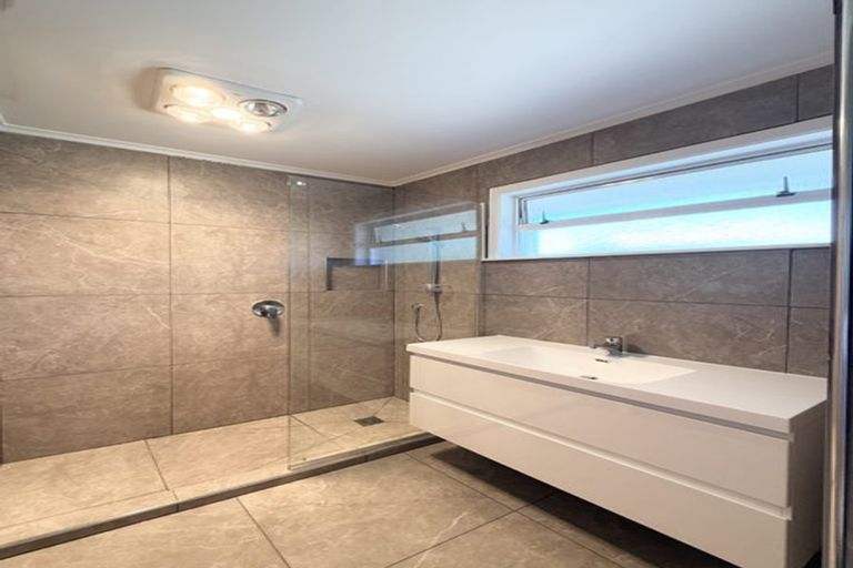 Photo of property in 61 Kirby Street, Glendene, Auckland, 0602