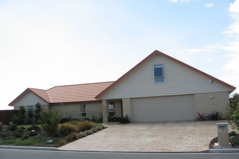 Photo of property in 8 Woodhaven Place, Parklands, Christchurch, 8083
