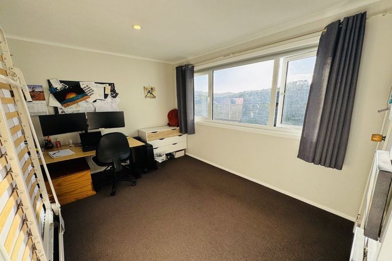 Photo of property in 50 Black Rock Road, Newlands, Wellington, 6037