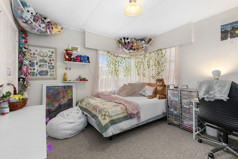 Photo of property in 185 Wainuiomata Road, Wainuiomata, Lower Hutt, 5014