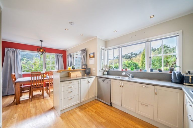 Photo of property in 11 Forest Road, Pinehaven, Upper Hutt, 5019