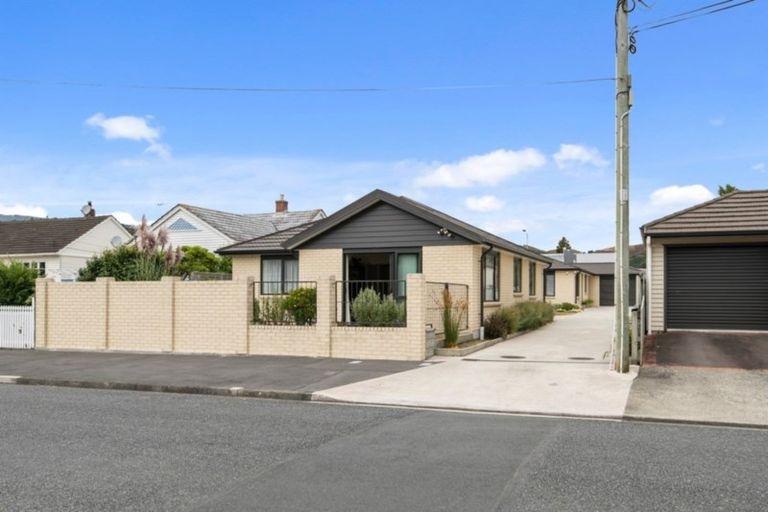 Photo of property in 8 Savage Crescent, Upper Hutt Central, Upper Hutt, 5018