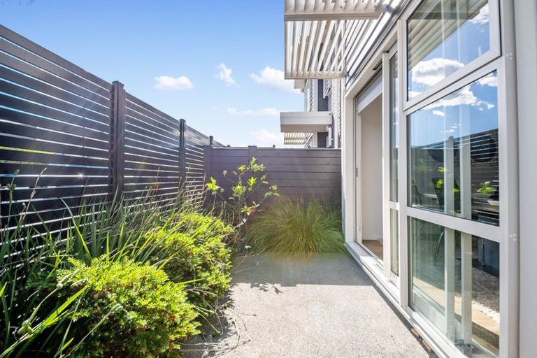 Photo of property in 72 Karepiro Drive, Stanmore Bay, Whangaparaoa, 0932