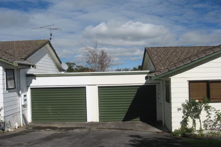 Photo of property in 2/6 Acland Place, Botany Downs, Auckland, 2010