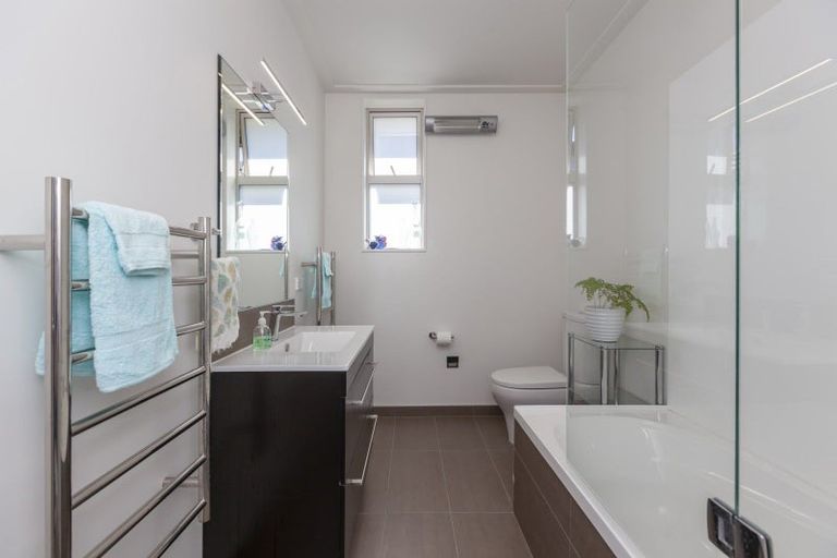 Photo of property in 72 Kakariki Grove, Waikanae, 5036