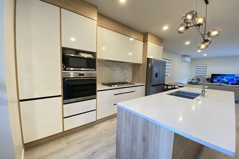 Photo of property in 13a Yule Place, Massey, Auckland, 0614