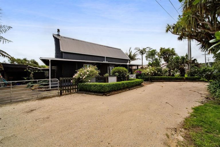 Photo of property in 18 Ohawe Terrace, Ohawe, Hawera, 4671