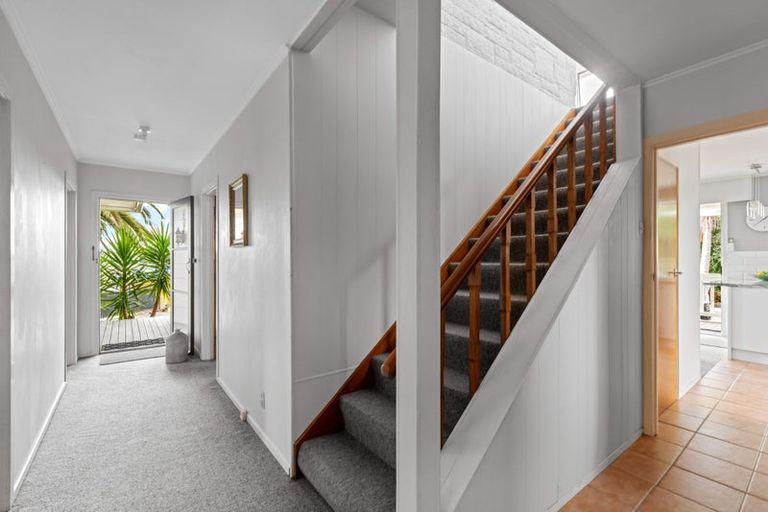 Photo of property in 43 Rewarewa Road, Te Atatu Peninsula, Auckland, 0610