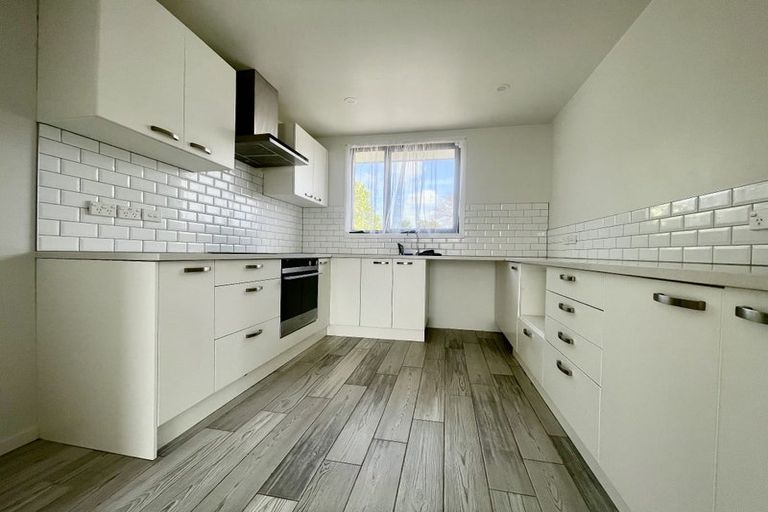 Photo of property in 2/84 Lynwood Road, New Lynn, Auckland, 0600